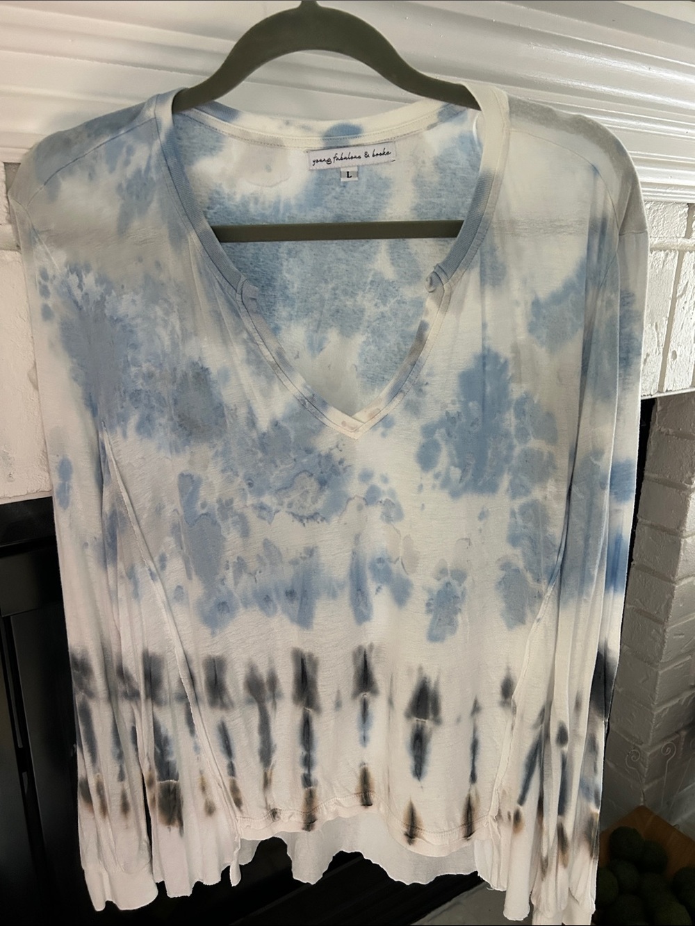 Young Fabulous & Broke White and Light Blue Tie-Dye Top, L, great cond, v neck